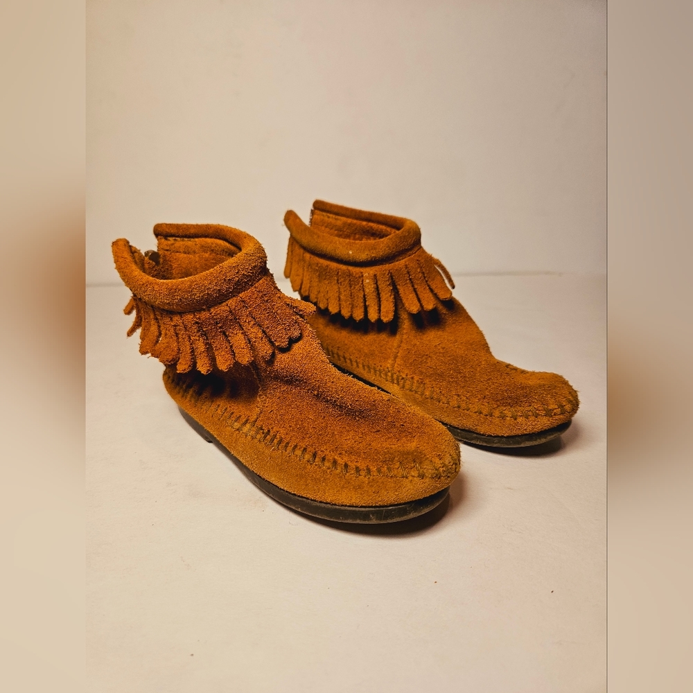 MINNETONKA Fringe Leather Ankle Boot Moccasins Girls 9